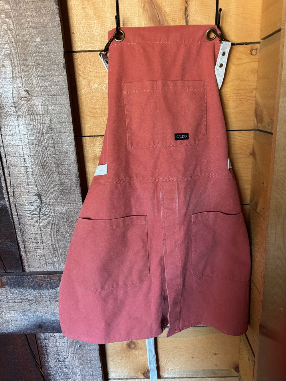 Caldo Split-Leg Apron - Picture 4 of 5